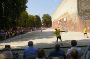 Tamburello game played in the Piemonte region in Italy (©LaMoRo development agency, Italy)