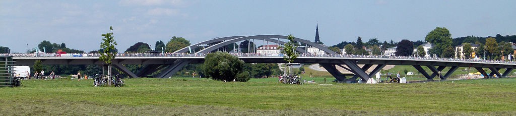 Waldschlößchenbrücke 2013 Dresden; By Dr. Bernd Gross (Own work) [CC BY-SA 3.0 (http://creativecommons.org/licenses/by-sa/3.0)], via Wikimedia Commons