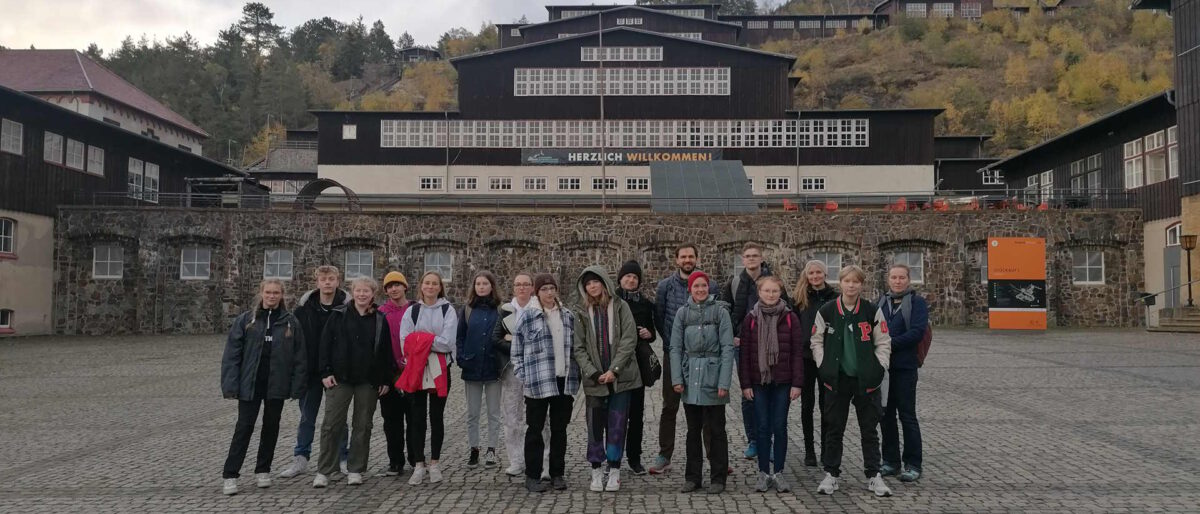 Gruppenfoto vor dem Bergwerk Rammelsberg, Altstadt von Goslar und Oberharzer Wasserwirtschaft